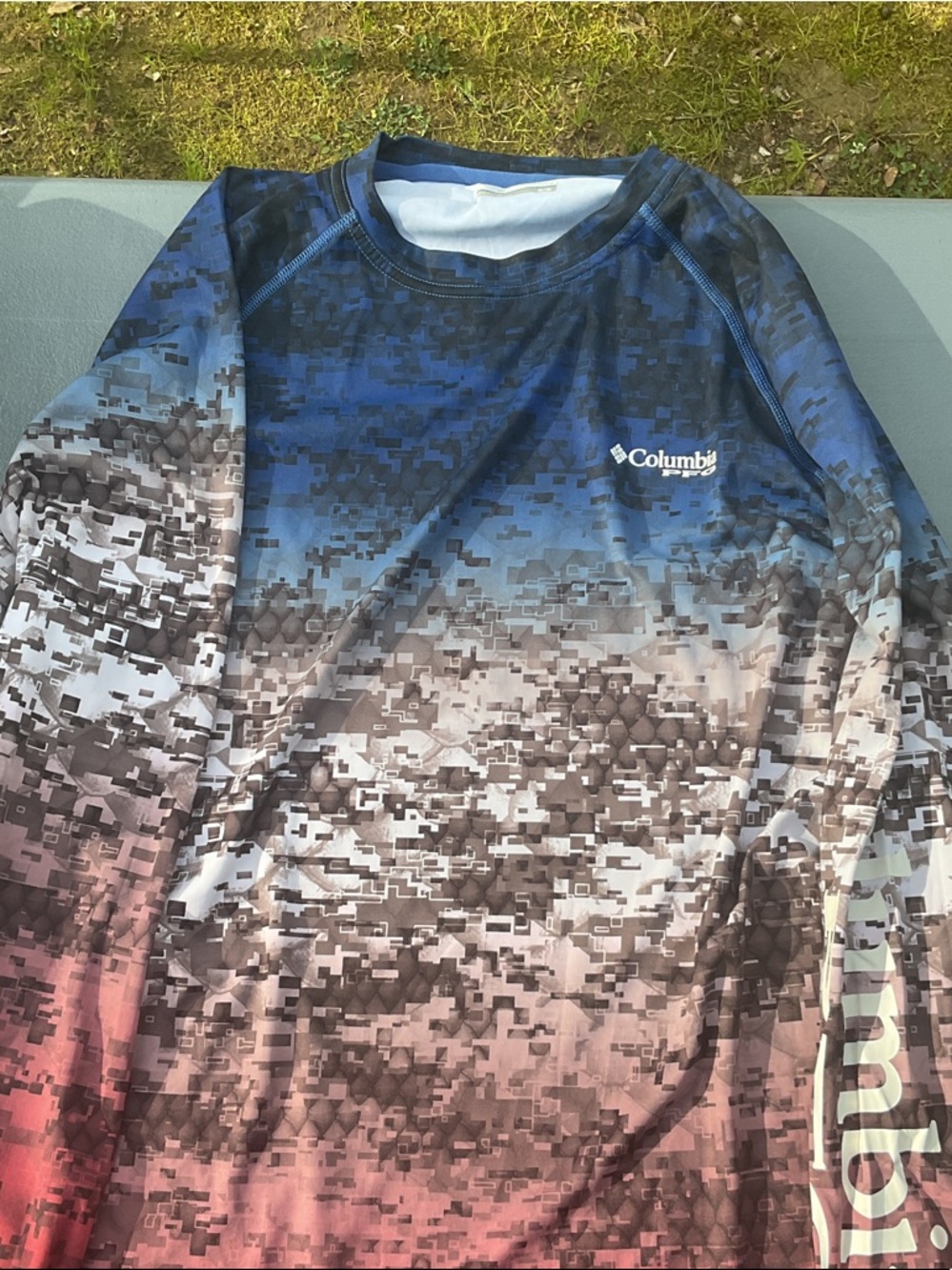 Columbia Men's Long-Sleeve Gradient Digital Camo Rash Guard — Blue, Gray, Pink